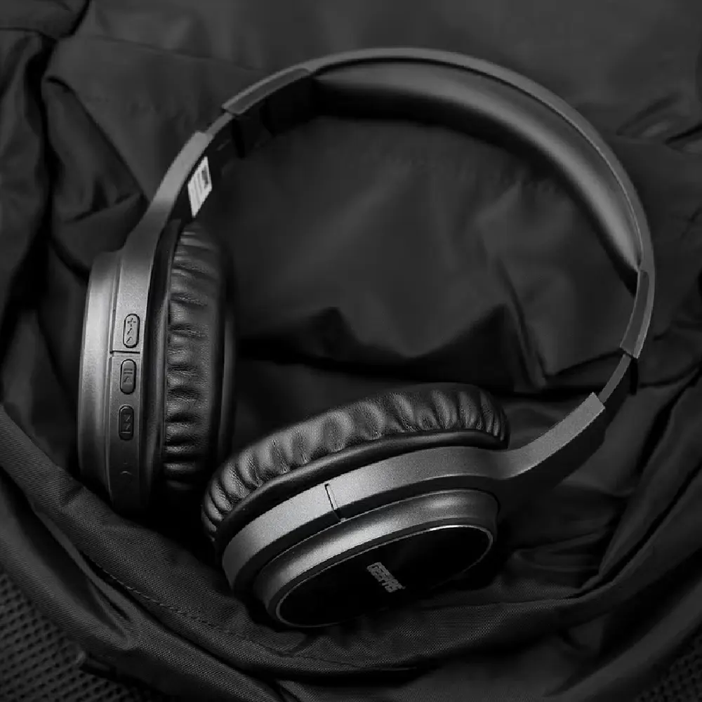 Geepas Wireless Bluetooth Headphone Black - 10H Battery, Wired & Wireless, Hands-Free Call, FM Radio, AUX Input, Foldable & Comfortable Design - GHP4702N - Image 4