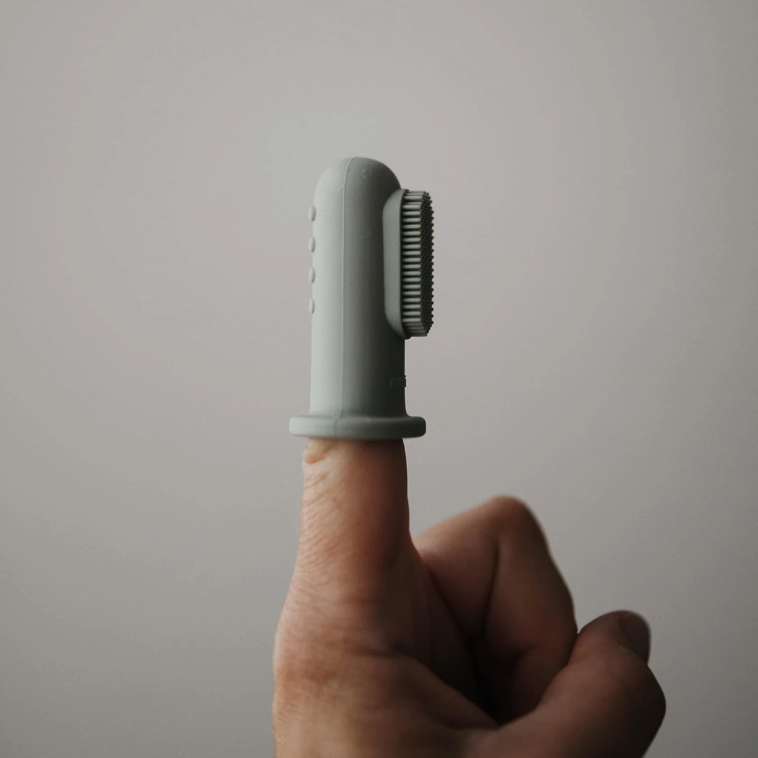 Mushie Finger Toothbrush Cambridge Blue Shifting Sand - MU2550253 - Image 3