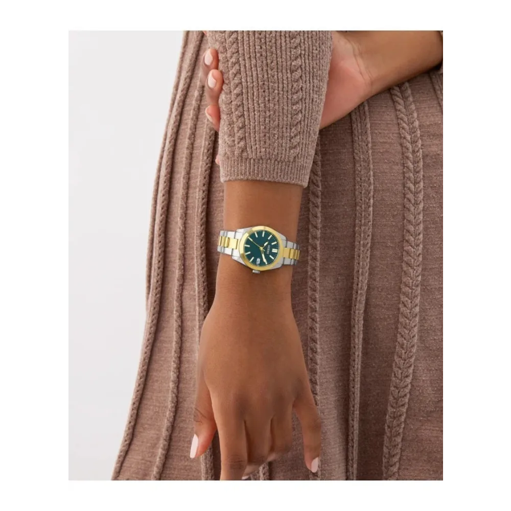 Guess Womens Quartz Analog Date Watch, 32mm Polished Two-Tone Stainless Steel Round Case & Bracelet, Green Dial with Full Markers, Bubble Date Window, Mineral Glass, 30m Water Resistance - GW0934L3 - Image 5